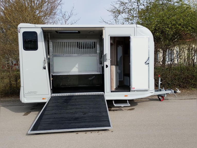 Transporteur de chevaux, remorque pour chevaux DT Trailer, étalon avec logement, remorque pour cheva