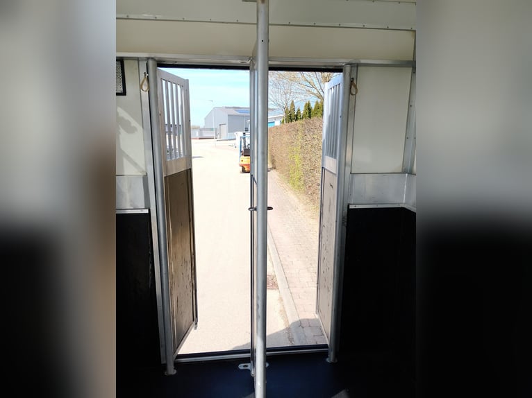 Transporteur de chevaux, remorque pour chevaux DT Trailer, étalon avec logement, remorque pour cheva