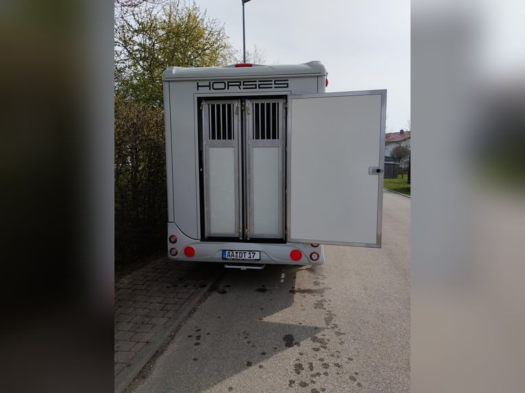 Transporteur de chevaux, remorque pour chevaux DT Trailer, étalon avec logement, remorque pour cheva