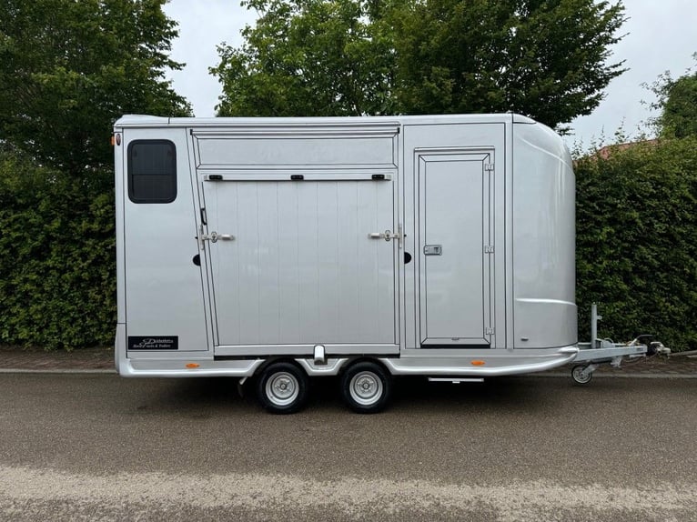 Transporteur pour chevaux, remorque pour 2 chevaux avec rampe latérale et logement, remorque pour ch