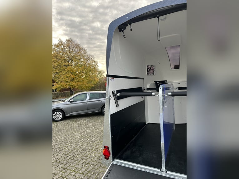 Humbaur Pferdeanhänger Pegasus Style 2700 S 2,7t Sattelkammer 100km/h Dark Blue