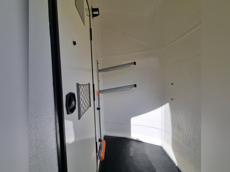 Remorque pour chevaux MatriX 2 en polyester entièrement rempli