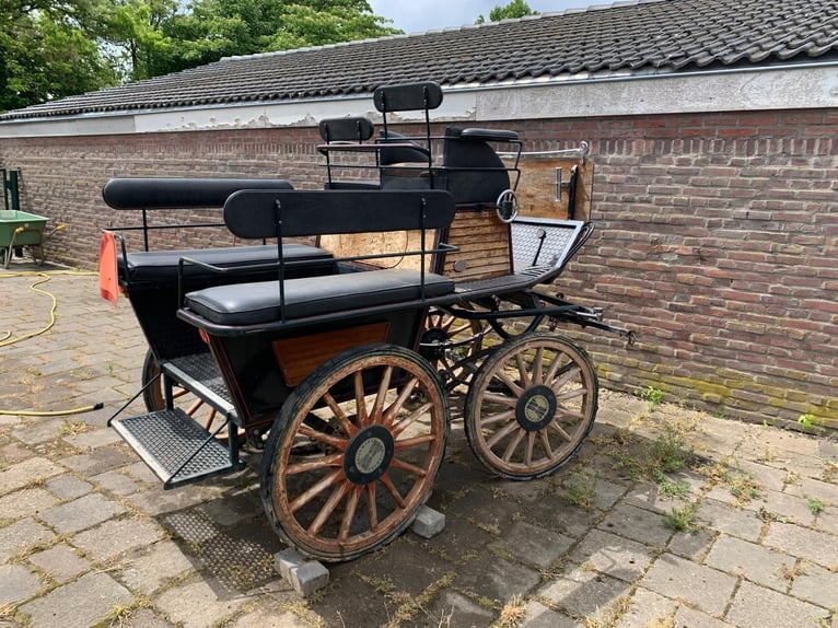 3 koetsen te koop: jacht koets, Marathon wagen & een sjees.