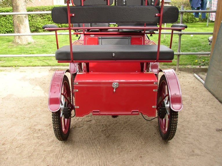 Calèche de loisir, voiture de chasse en excellent état