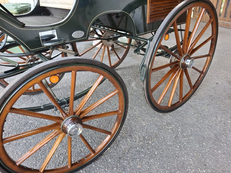 Voiture de dressage neuve Kühnle à deux chevaux