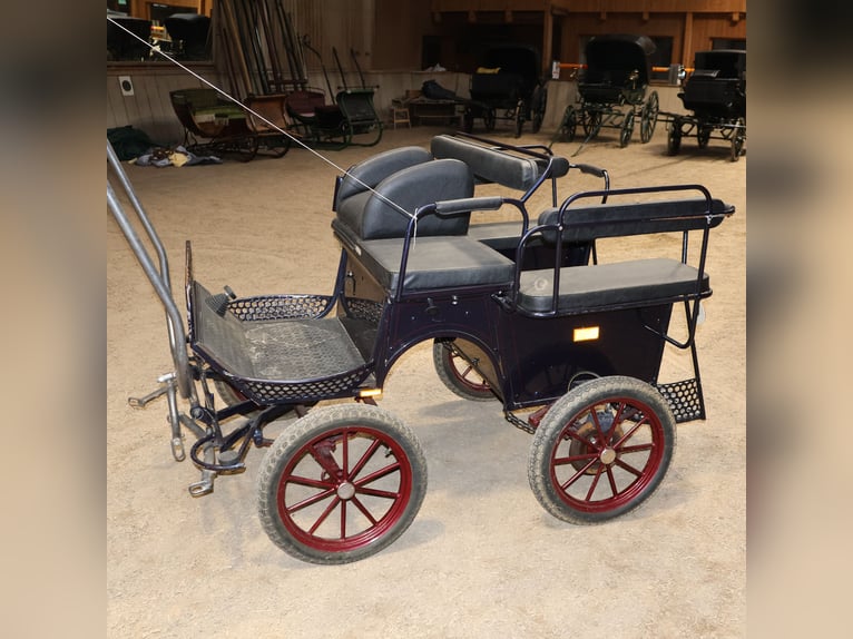 Kühnle Wagonette Kleinpferde Ein/Zweispänner Kutsche