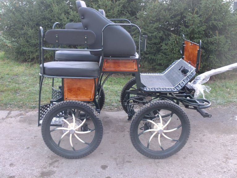 Nouvelles calèches pour poneys et petits chevaux à vendre