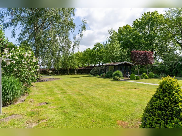 A beautiful, fully equipped equestrian facility located in a fantastic location