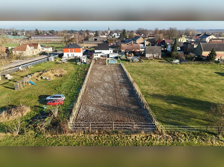 Casa unifamiliar completamente reformada con posibilidad de mantener caballos en Oberkrämer