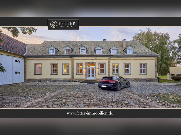 Castillo en venta en Rheinhessen con centro ecuestre propio y lugar para eventos.