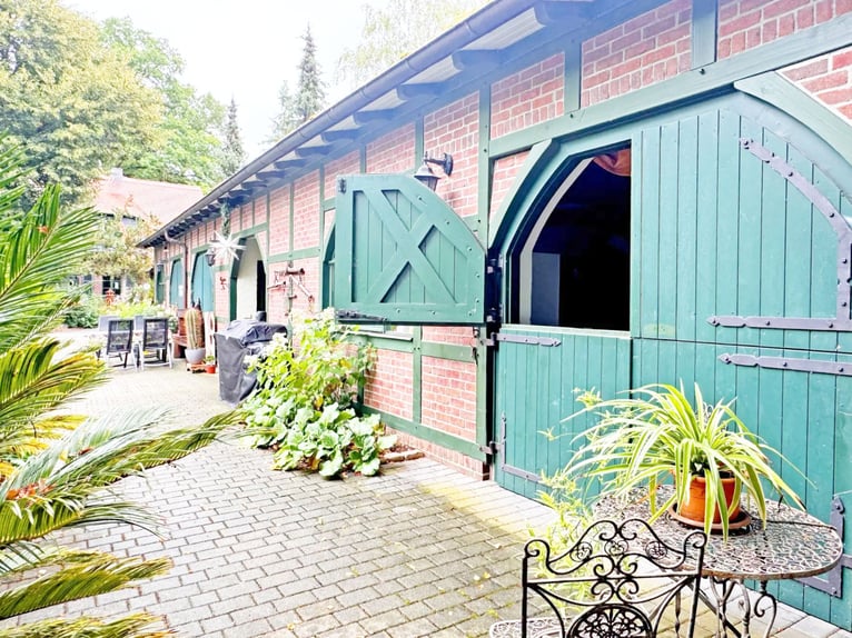 Cuádruple en propiedad: finca ecuestre de 7 hectáreas con 4 boxes, espacio para 4 carruajes, pradera
