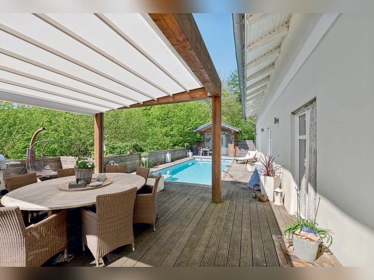 Elegantes Privatanwesen in Alleinlage für Pferdefreunde in ruhiger Lage