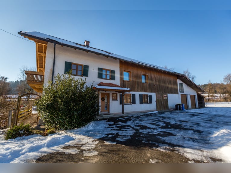 Encantadora casa de campo con área para caballos desarrollada en Zeilarn (al este de Múnich), sin co