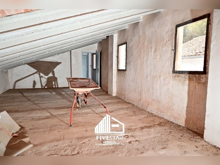 Encantadora finca para amantes, ideal para la cría de caballos