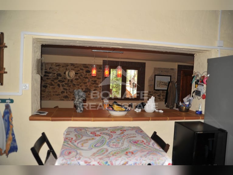 Equestrian Estate with Stable for 12 Horses and Riding Arena