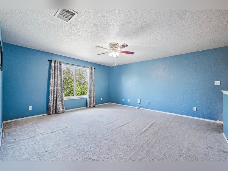 Esta hermosa propiedad de 4 habitaciones y 3 baños en venta a un precio accesible.