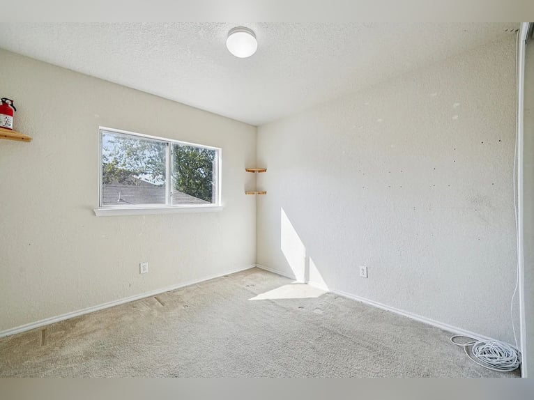 Esta hermosa propiedad de 4 habitaciones y 3 baños en venta a un precio accesible.