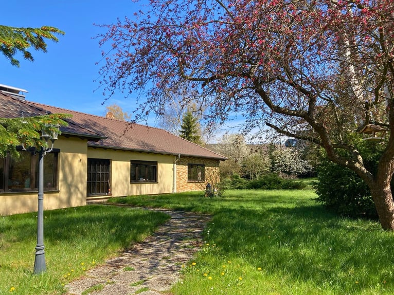 Exclusiva finca ecuestre con indoor y opciones de vivienda versátiles en Hesse