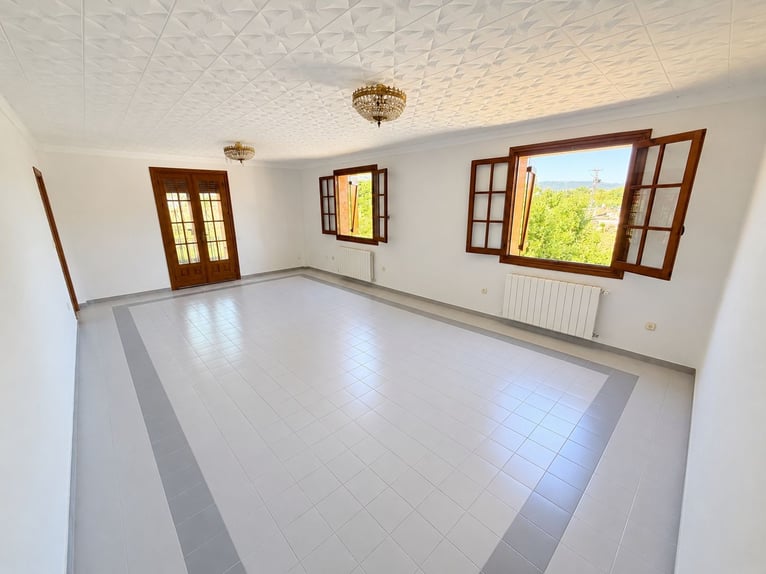 Exclusivo chalet de 400 m² en dos alturas con finca de 12.000 m² y instalaciones ecuestres - Dénia