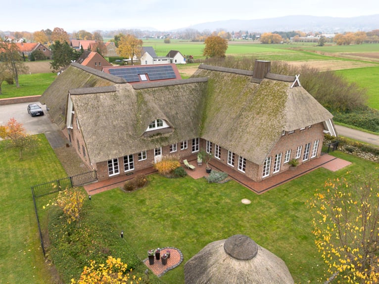 Exklusives Anwesen mit ca. 460m² WFL, Stallungen Reitplatz, Nebengebäuden, ca. 25.000m² Land