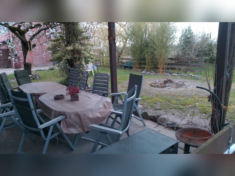 Finca con casa de campo / Edificio multifamiliar / Propiedad para inversión en venta