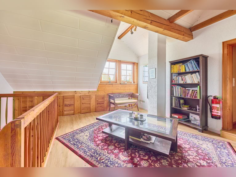 Finca ecuestre en ubicación aislada en el distrito de Main-Kinzig en venta, con una gran casa de cam