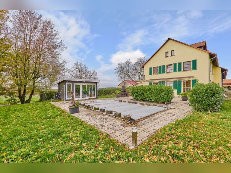 Finca ecuestre en ubicación aislada en el distrito de Main-Kinzig en venta, con una gran casa de cam