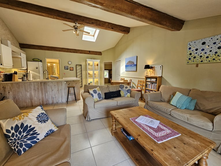 Hermosa propiedad en el sur de Francia que cuenta con tres casas, una piscina climatizada y más de 2