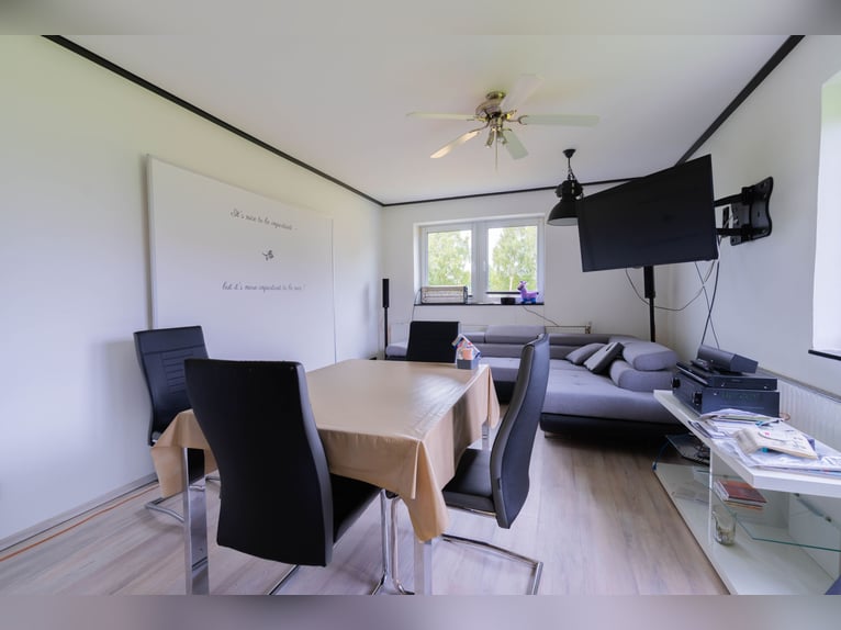 Hermoso centro ecuestre con aproximadamente 7,5 hectáreas de extensión, pista cubierta, paddock de e