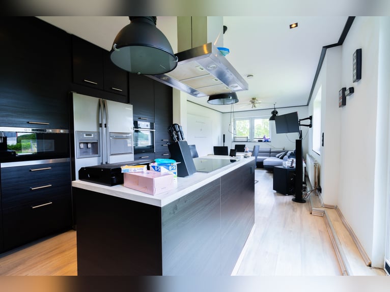 Hermoso centro ecuestre con aproximadamente 7,5 hectáreas de extensión, pista cubierta, paddock de e