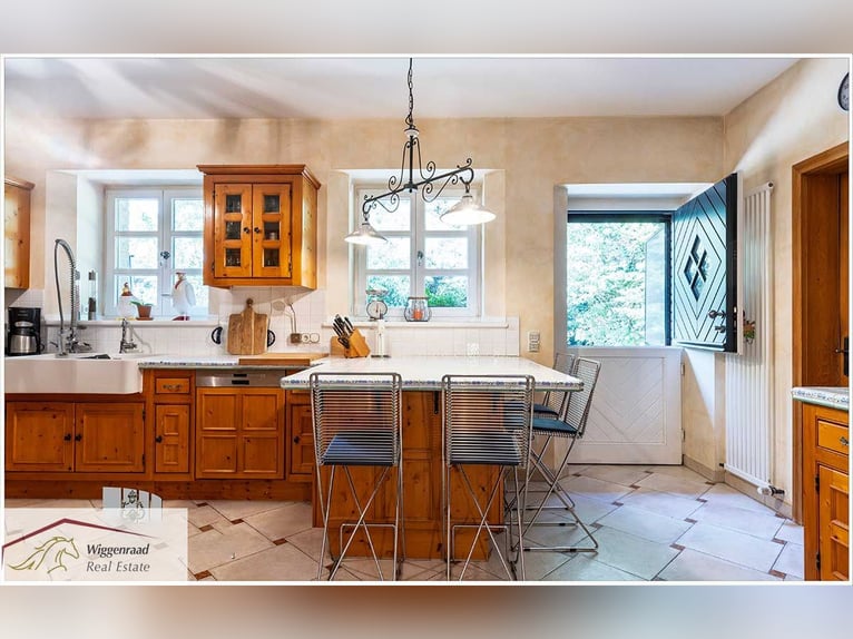 Hermoso conjunto ecuestre en ubicación aislada en Renania del Norte-Westfalia, Alemania