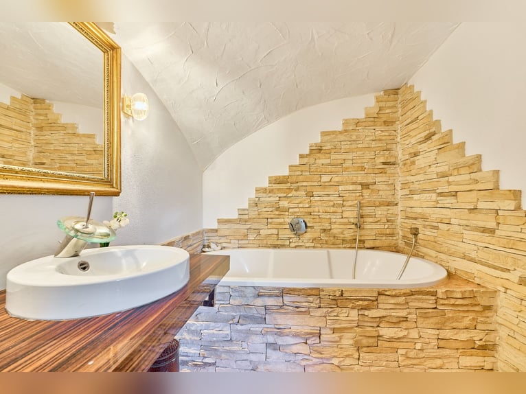 Pferdeimmobilie in Bayern kaufen im Landkreis Deggendorf - Schickes Landhaus mit Außenpool inklusive