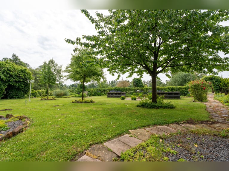 Propiedad histórica de molino en aislamiento, con alojamiento para caballos, energía hidroeléctrica 