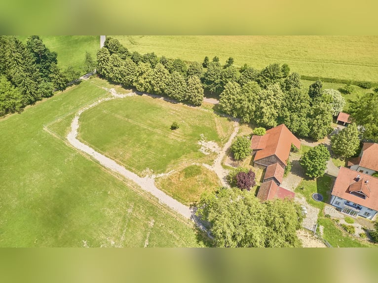 Propiedad privada para caballos en el distrito de Ravensburg, con varias viviendas y acceso al lago.