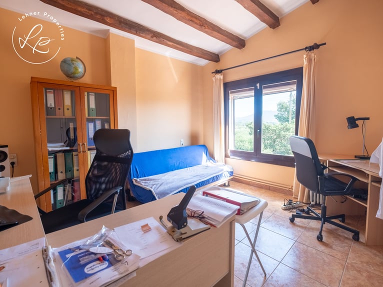 Reitanwesen mit Wohnhaus in Spanien, an der Costa Brava, nur 10 Minuten von den Stränden entfernt.