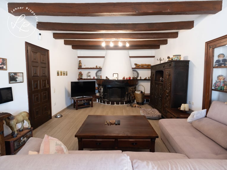 Reitanwesen mit Wohnhaus in Spanien, an der Costa Brava, nur 10 Minuten von den Stränden entfernt.