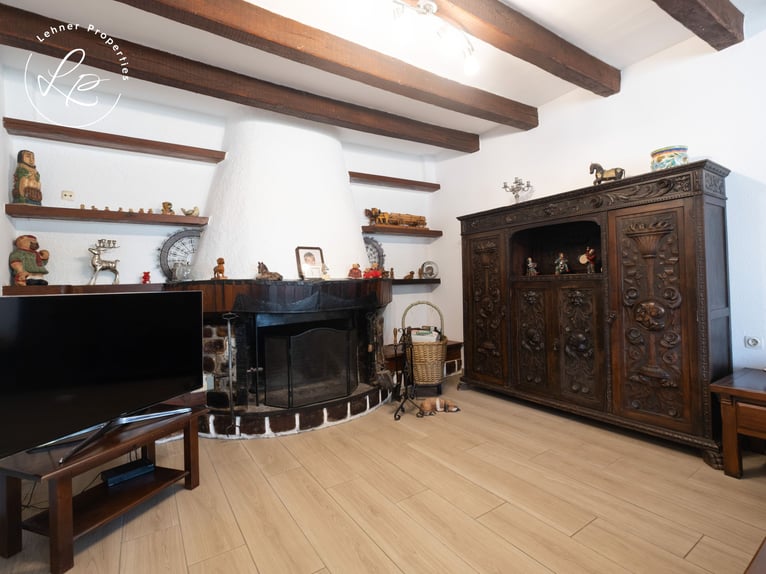Reitanwesen mit Wohnhaus in Spanien, an der Costa Brava, nur 10 Minuten von den Stränden entfernt.