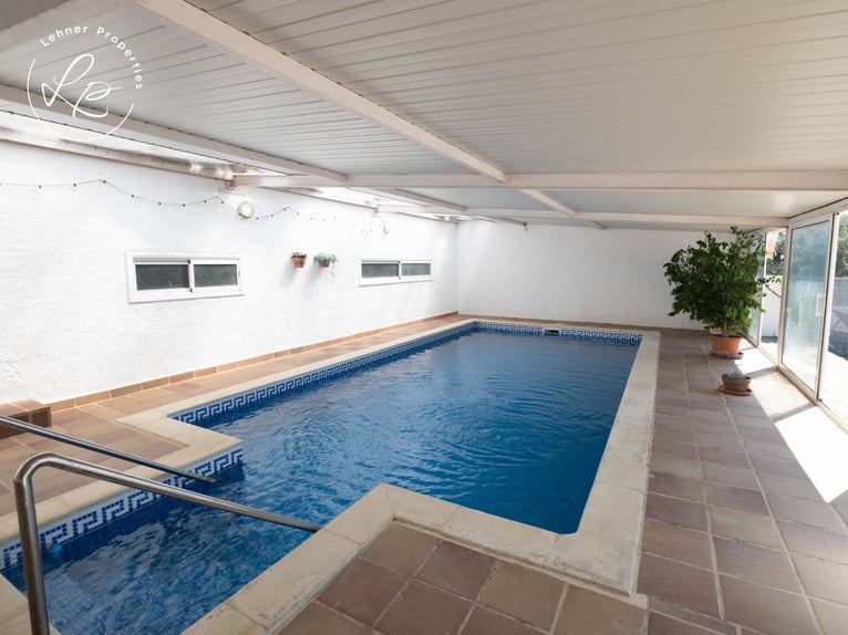 Reitanwesen mit Wohnhaus in Spanien, an der Costa Brava, nur 10 Minuten von den Stränden entfernt.