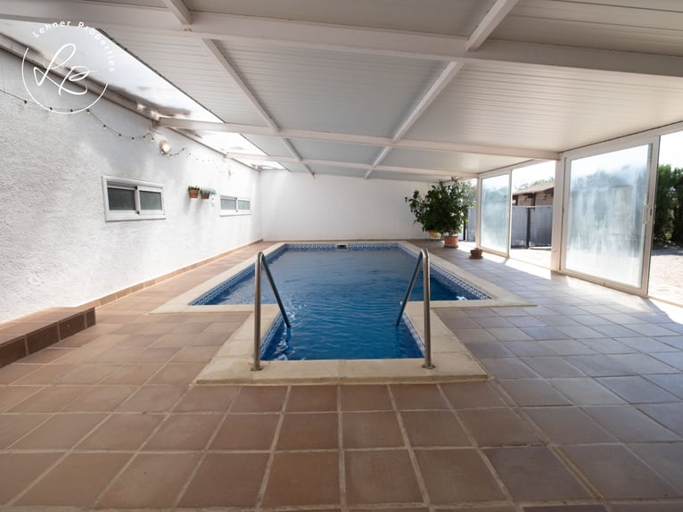 Reitanwesen mit Wohnhaus in Spanien, an der Costa Brava, nur 10 Minuten von den Stränden entfernt.