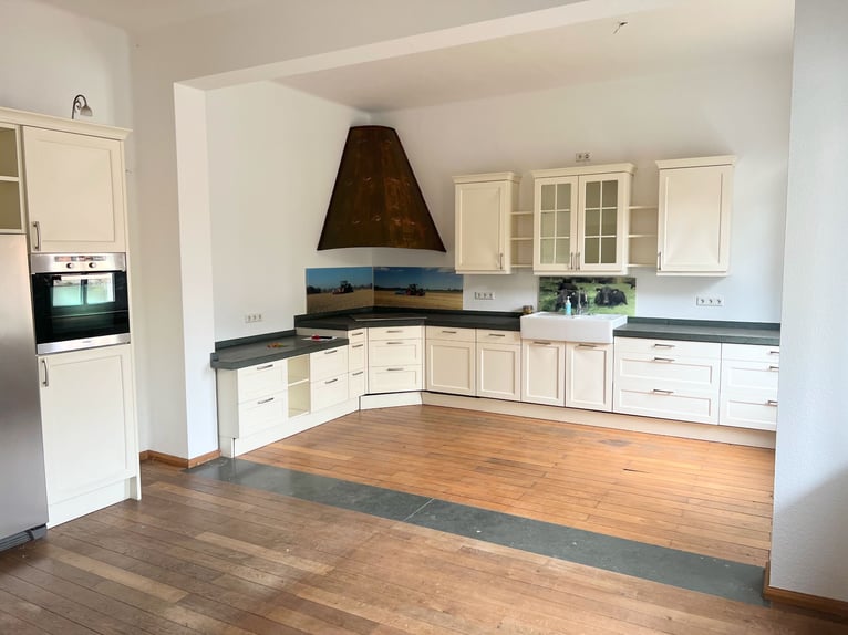 Resthof mit freistehendem Gutshaus