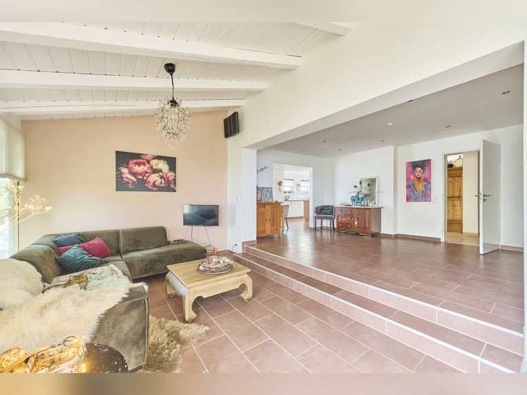 ¡Se vende una finca ecuestre en Saarland, cerca de St. Wendel, en un entorno pintoresco y aislado!