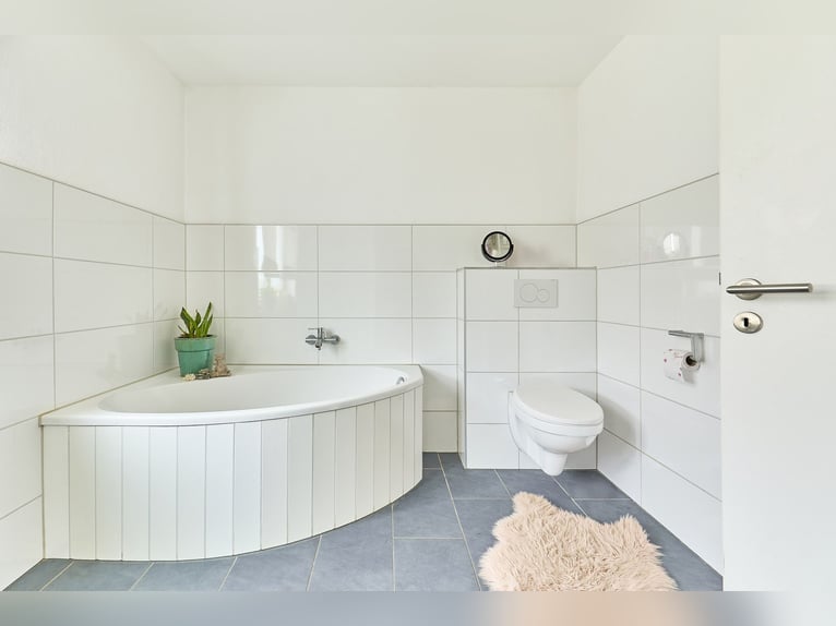 ¡Se vende una finca ecuestre en Saarland, cerca de St. Wendel, en un entorno pintoresco y aislado!