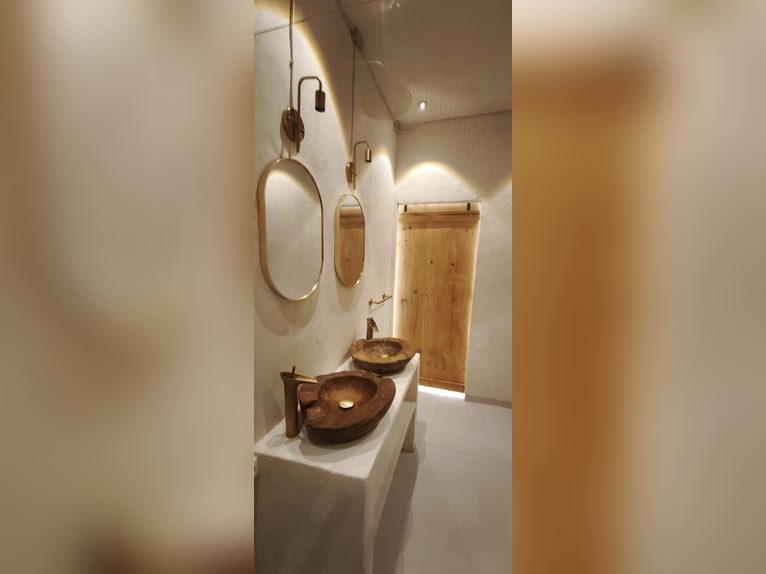 Unique Off-Grid Mountain Home With 360° Panoramic Views and Full Equestrian Facilities 