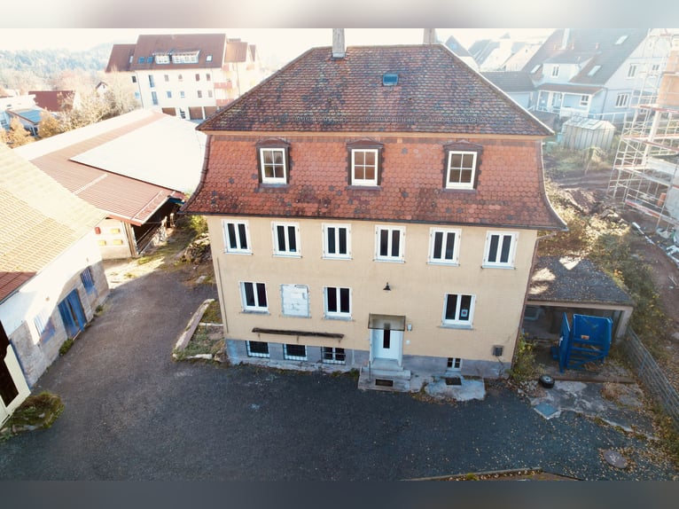 Vielseitiges Pferde- und Wohnensemble mit Ausbaupotenzial - Ideal für Tierklinik, Reitanlage uvm.