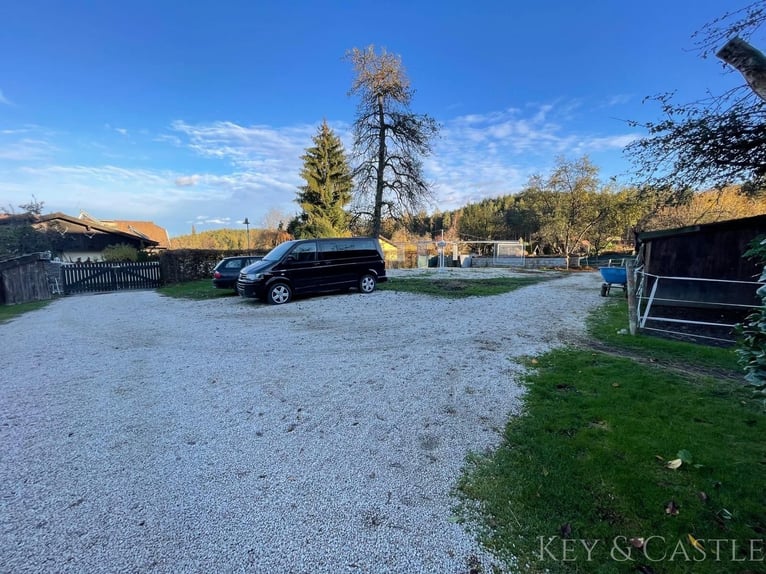 Wunderschönes Anwesen mit Landhaus, Pferdestallungen und Koppeln mit Wörtherseeblick 