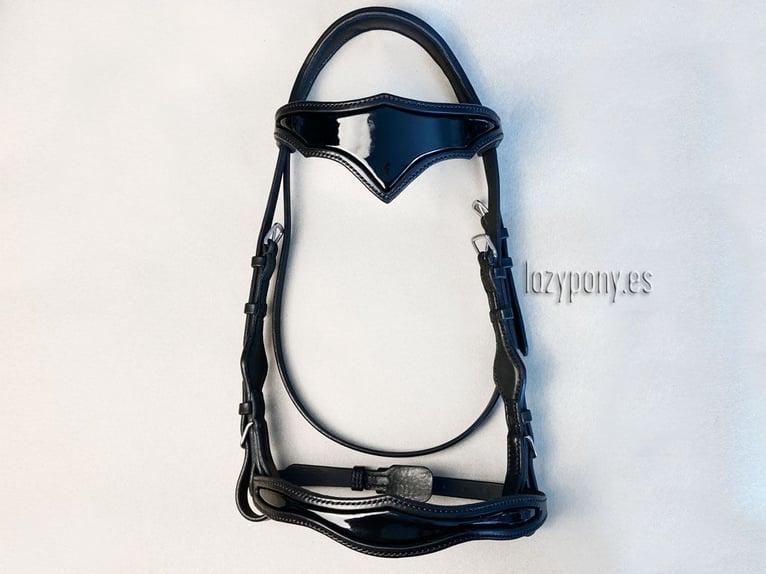 Cabezada de charol Black Knight, Patent leather bridle Black Knight handcrafted by Lazypony