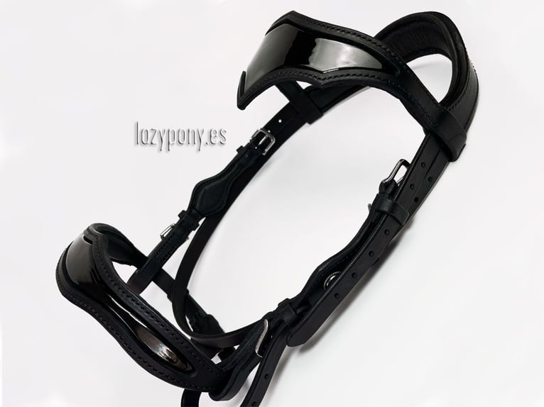 Cabezada de charol Black Knight, Patent leather bridle Black Knight handcrafted by Lazypony