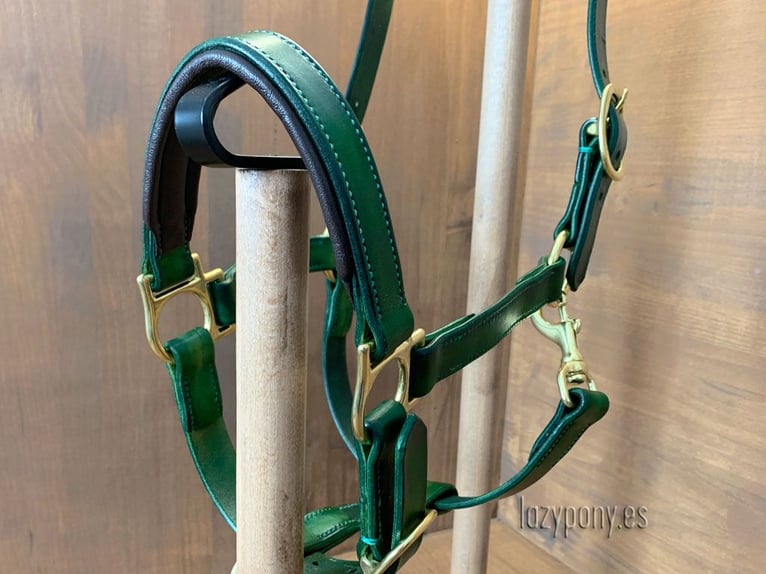 Anatomic leather horse halter Lazypony with two buckles, Cabezada cuadra anatómica Lazypony