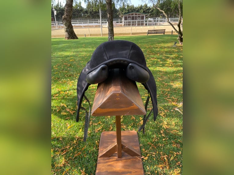 Exclusive and Like New – Childeric Dressage Saddles Await You!