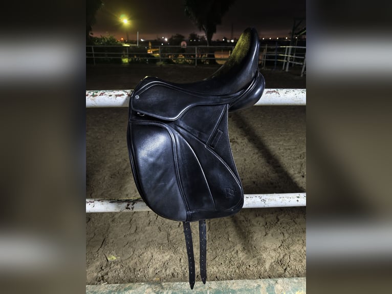 Montura de doma Equiline